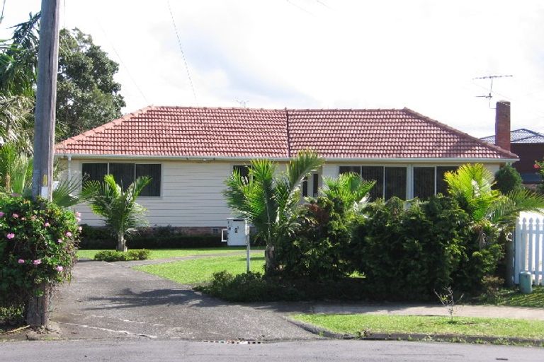 Photo of property in 2 Dale Crescent, Pakuranga, Auckland, 2010