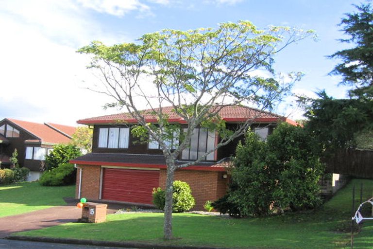 Photo of property in 5 Billabong Place, Botany Downs, Auckland, 2010