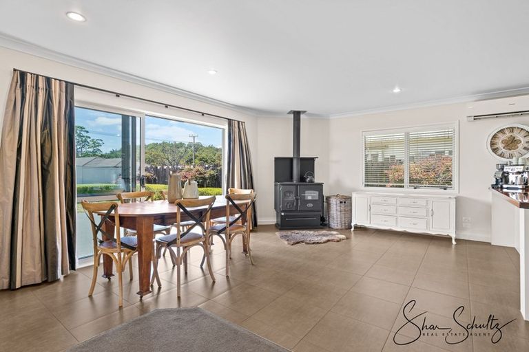 Photo of property in 18 Pahi Road, Paparoa, 0571