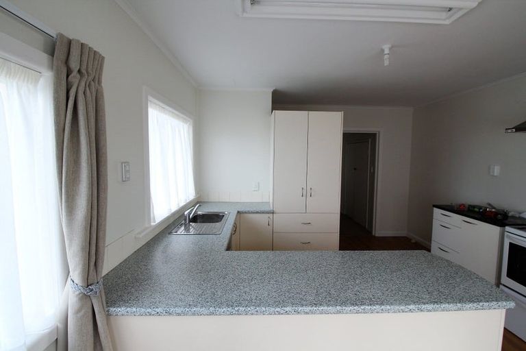 Photo of property in 519a East Coast Road, Murrays Bay, Auckland, 0630