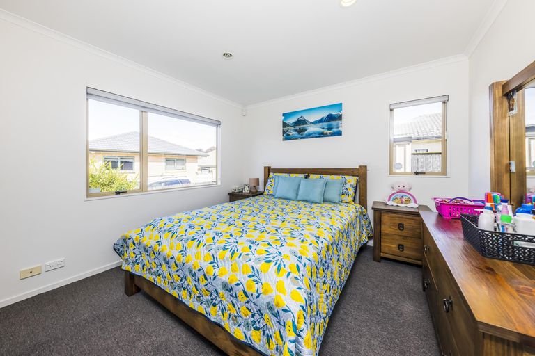 Photo of property in 14 Ashmere Lane, Weymouth, Auckland, 2103