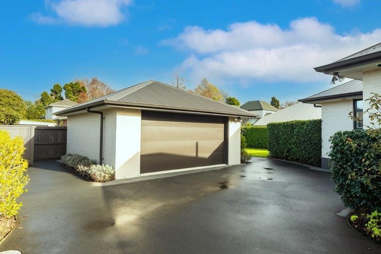 Photo of property in 31 Gleneagles Terrace, Ilam, Christchurch, 8053