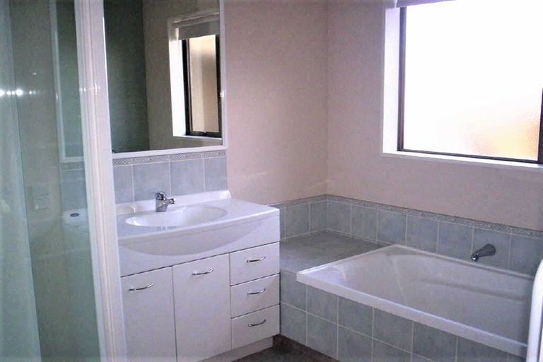 Photo of property in 28 Dufek Crescent, Wigram, Christchurch, 8042