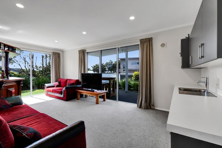 Photo of property in 18 Parkvue Drive, Bell Block, New Plymouth, 4312