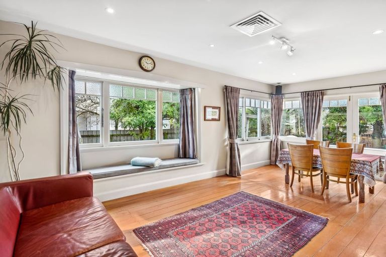 Photo of property in 31 Tahunanui Drive, Tahunanui, Nelson, 7011