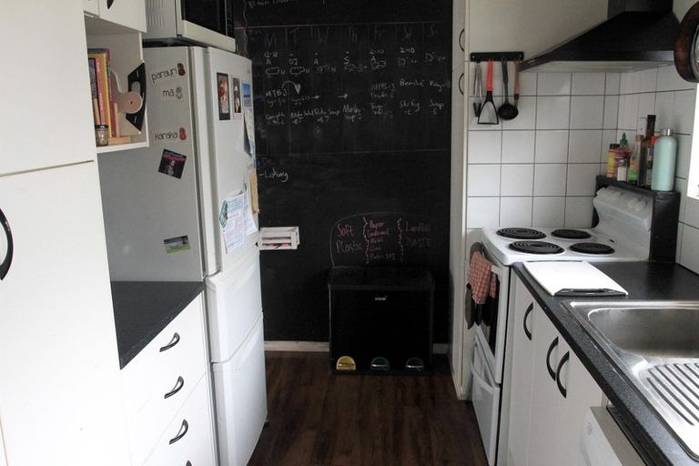 Photo of property in 2/43 Leighton Avenue, Waiwhetu, Lower Hutt, 5010