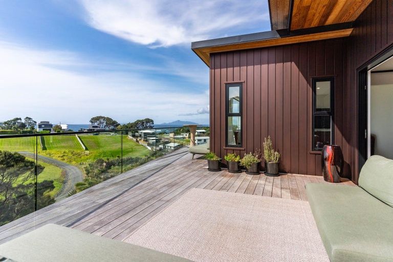 Photo of property in 13 Starlight Place, Langs Beach, 0582