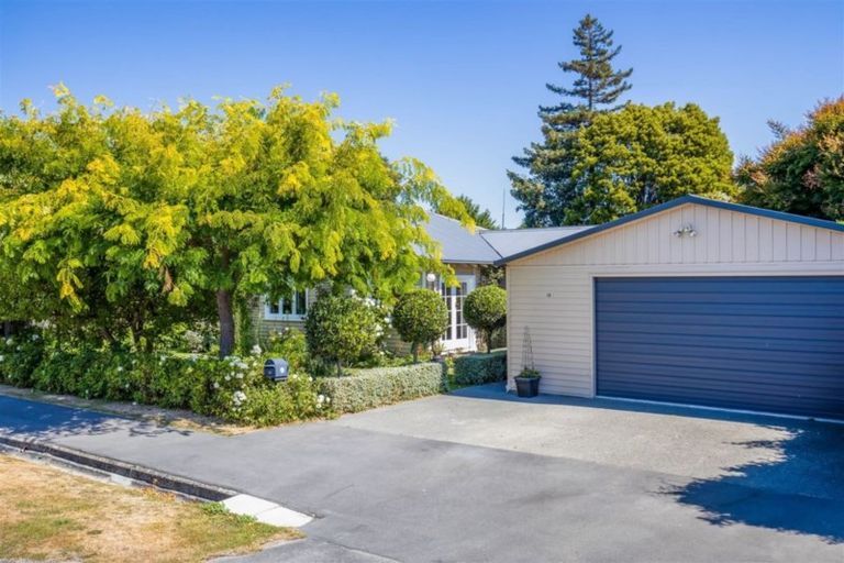 Photo of property in 35 Alpha Avenue, Strowan, Christchurch, 8052