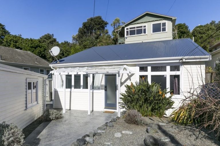 Photo of property in 21 Beach Street, Island Bay, Wellington, 6023