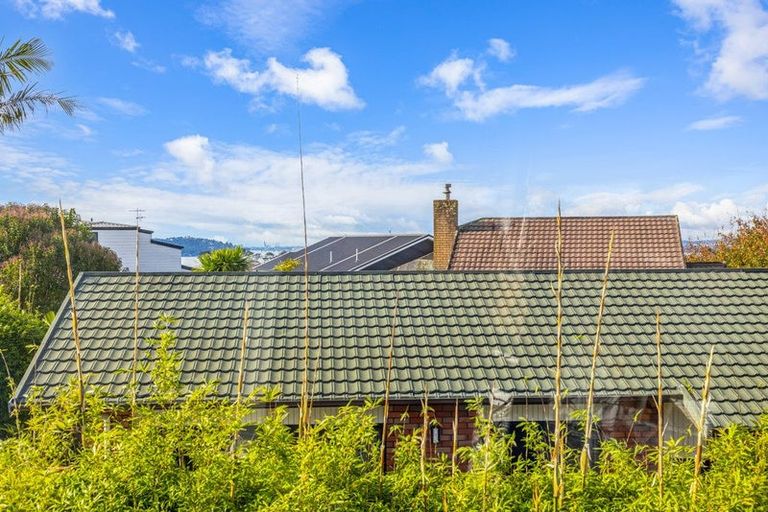 Photo of property in 9 Seagrove Road, West Harbour, Auckland, 0618