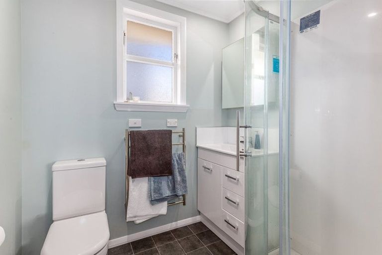 Photo of property in 121 Cambridge Terrace, Fairfield, Lower Hutt, 5011