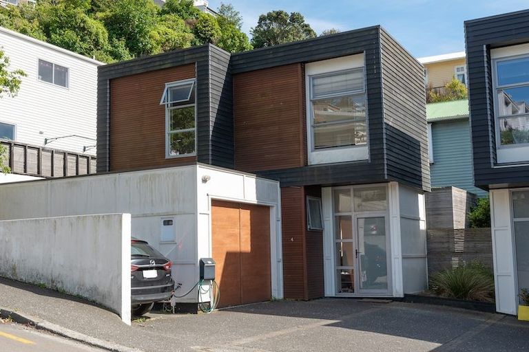 Photo of property in 4 Tiketike Way, Brooklyn, Wellington, 6021