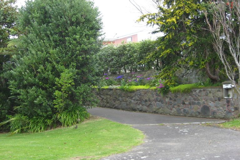 Photo of property in 10 Mcfarlane Street, Oakura, 4314