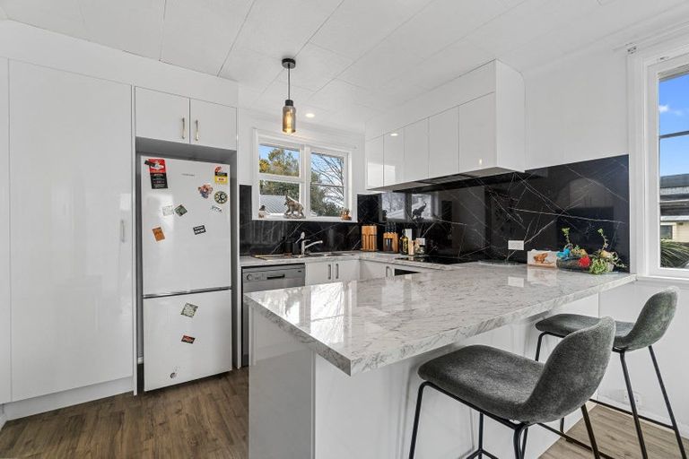 Photo of property in 6 Kenney Crescent, Fairfield, Hamilton, 3214