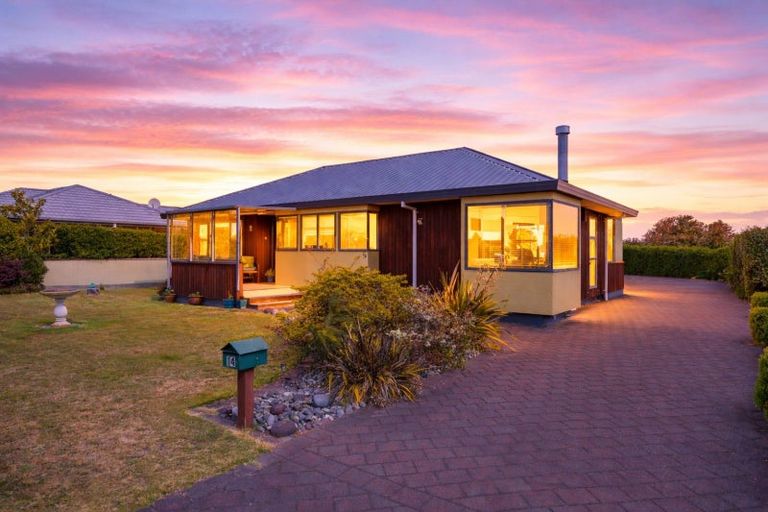 Photo of property in 14 Fairview Terrace, Waipahihi, Taupo, 3330
