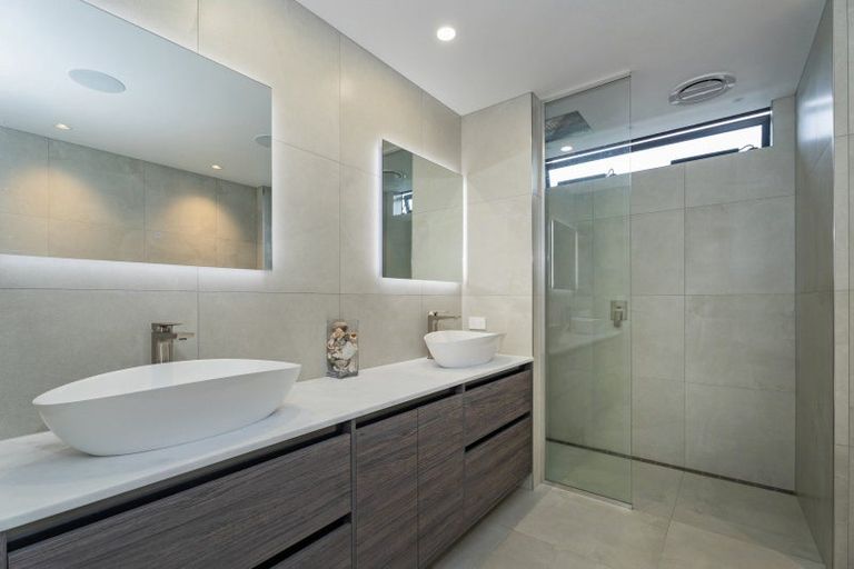 Photo of property in 33 Awatea Drive, Whitianga, 3510