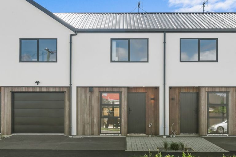 Photo of property in 2/7 Gresford Street, Edgeware, Christchurch, 8013