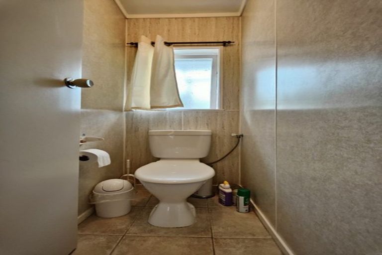 Photo of property in 1/12 Booker Place, Weymouth, Auckland, 2103