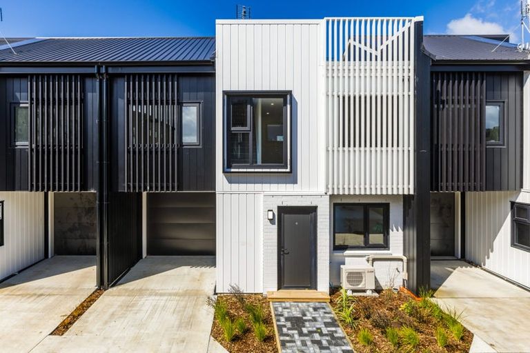 Photo of property in 3 Kaaramuramu Lane, Mangere Bridge, Auckland, 2022