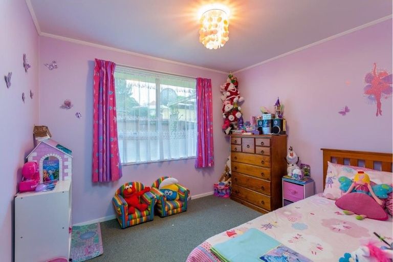Photo of property in 59 Kemp Road, Massey, Auckland, 0614