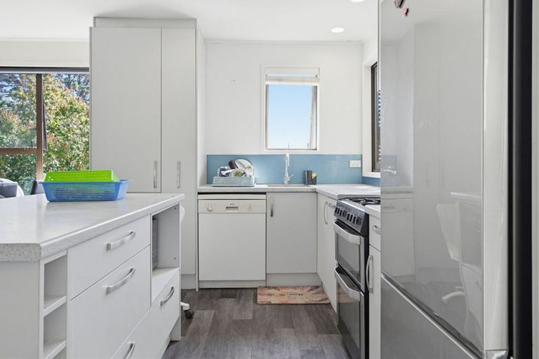 Photo of property in 9 Panzic Place, Glen Eden, Auckland, 0602
