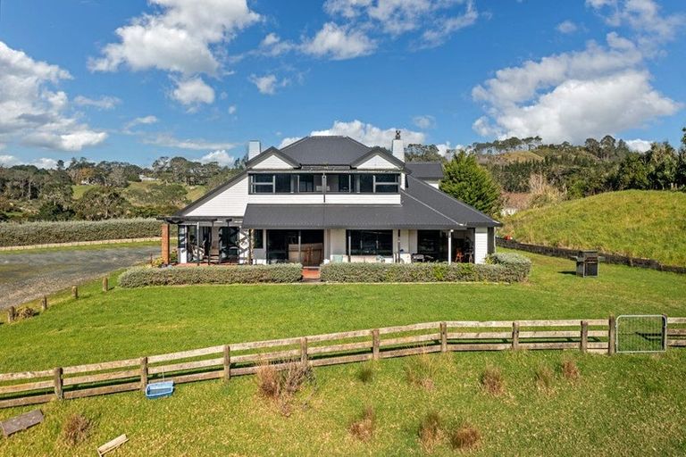 Photo of property in 384 Pine Valley Road, Dairy Flat, Silverdale, 0992