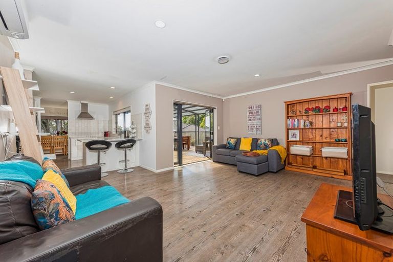 Photo of property in 12 Reybert Place, Massey, Auckland, 0614