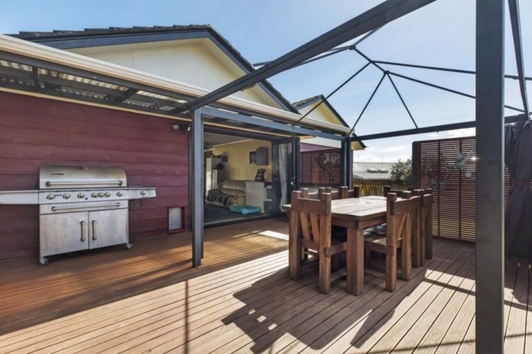 Photo of property in 19 Rukumoana Place, Clendon Park, Auckland, 2103