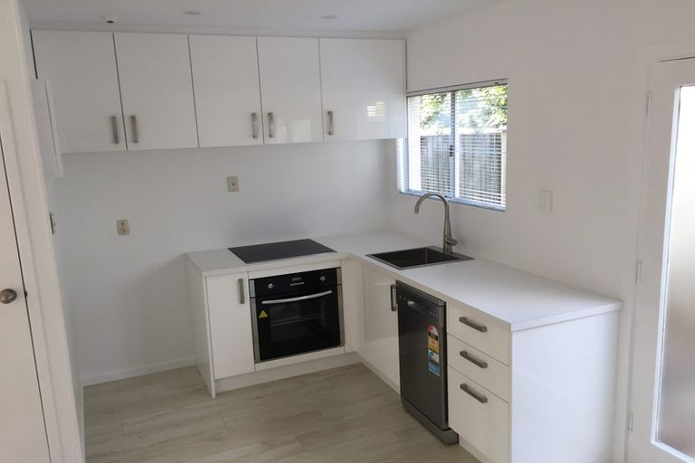 Photo of property in 1/72l Kitchener Road, Milford, Auckland, 0620