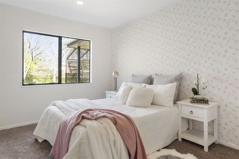 Photo of property in 98 Caribbean Drive, Unsworth Heights, Auckland, 0632