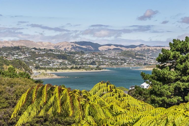 Photo of property in 4 Corlett Road, Plimmerton, Porirua, 5026