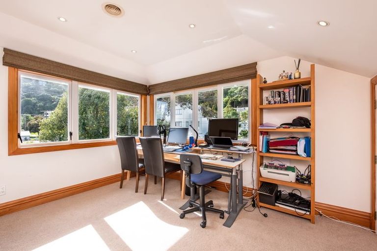 Photo of property in 5-7 Mahoe Street, Eastbourne, Lower Hutt, 5013