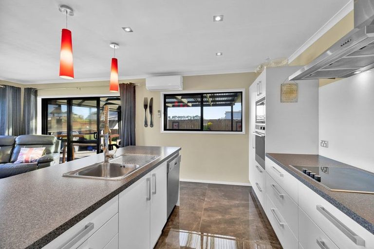 Photo of property in 12 Nikau Place, Hawera, 4610