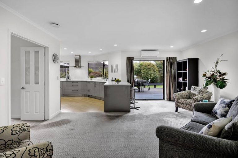 Photo of property in 3b Larsen Place, Merrilands, New Plymouth, 4312