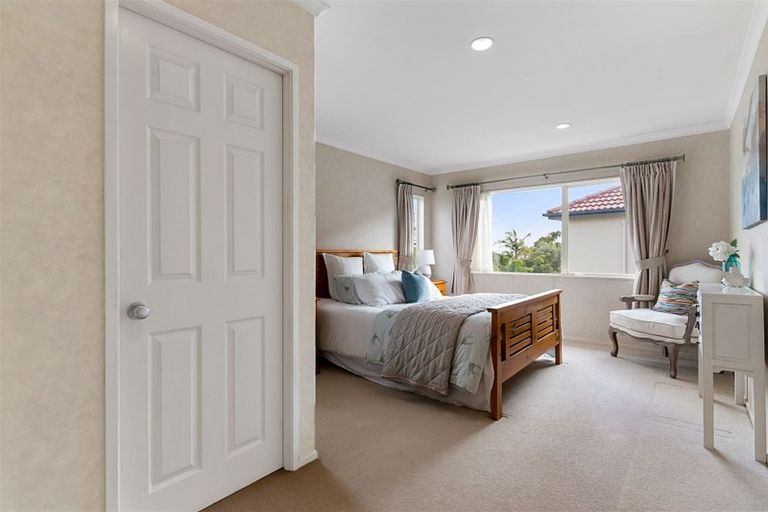 Photo of property in 9 Point View Link, East Tamaki Heights, Auckland, 2016