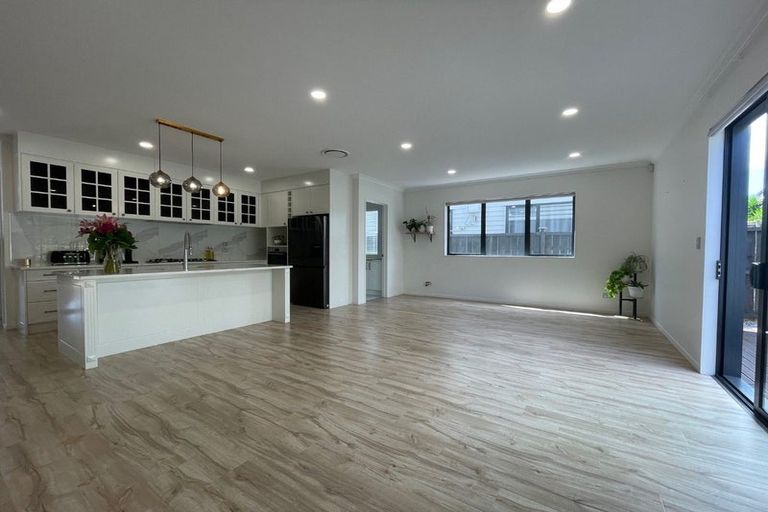 Photo of property in 24 Matahae Drive, Flat Bush, Auckland, 2019