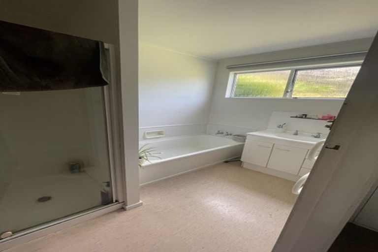 Photo of property in 15a Colchester Crescent, Newlands, Wellington, 6037