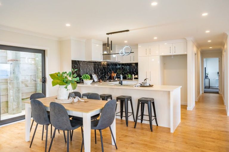 Photo of property in 14 Poto Road, Normandale, Lower Hutt, 5010