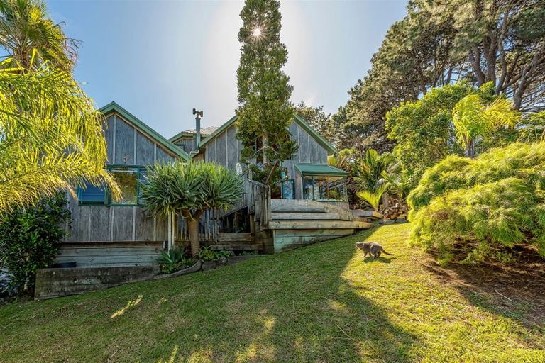 Photo of property in 215 West Harbour Drive, West Harbour, Auckland, 0618