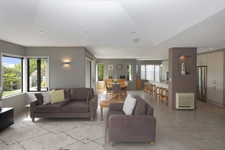 Photo of property in 8 Applecross Lane, Harewood, Christchurch, 8051