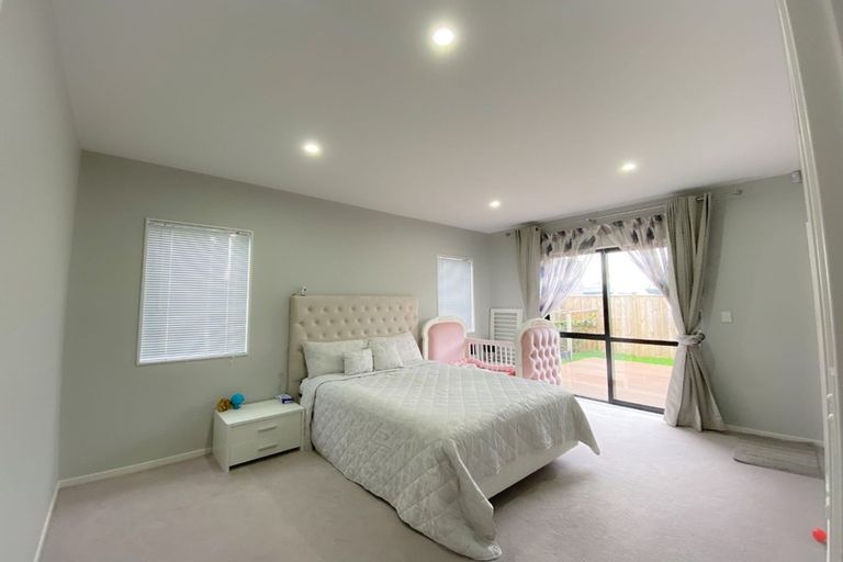 Photo of property in 15 Ropere Street, Kumeu, 0810