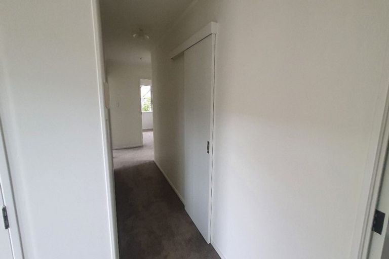 Photo of property in 24 Walton Street, Red Beach, 0932