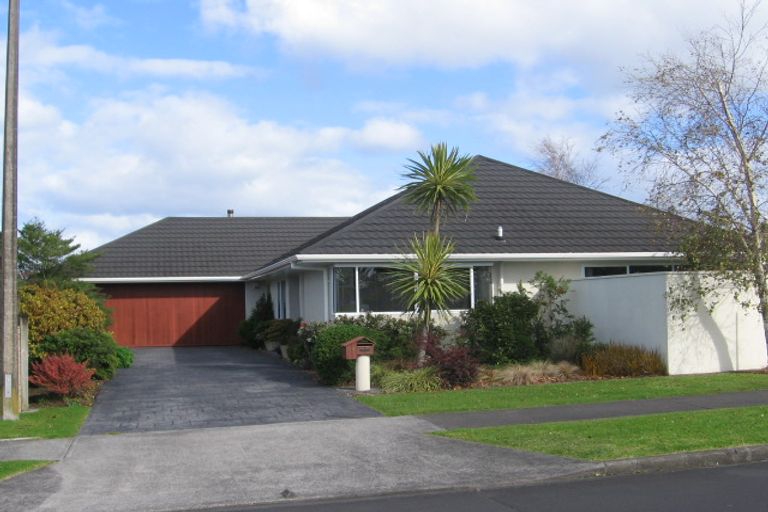 Photo of property in 22 Suncrest Drive, West Harbour, Auckland, 0618