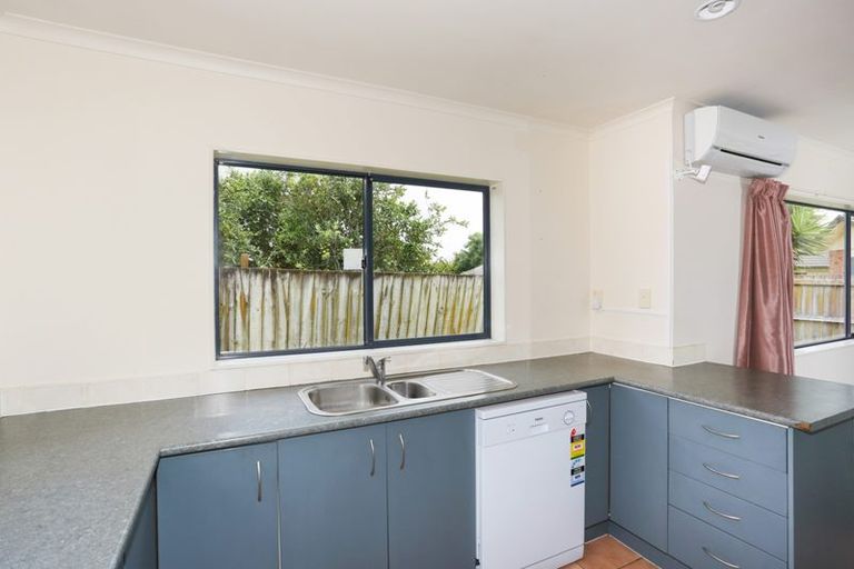 Photo of property in 11 Liddesdale Place, Papakura, 2110