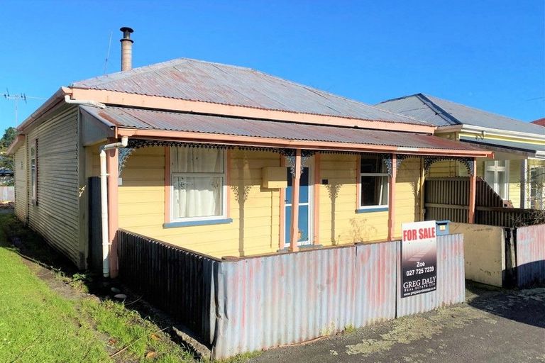 Photo of property in 16 Threadneedle Street, Greymouth, 7805