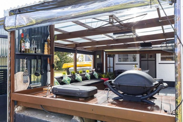 Photo of property in 101 Domett Street, Waitara, 4320