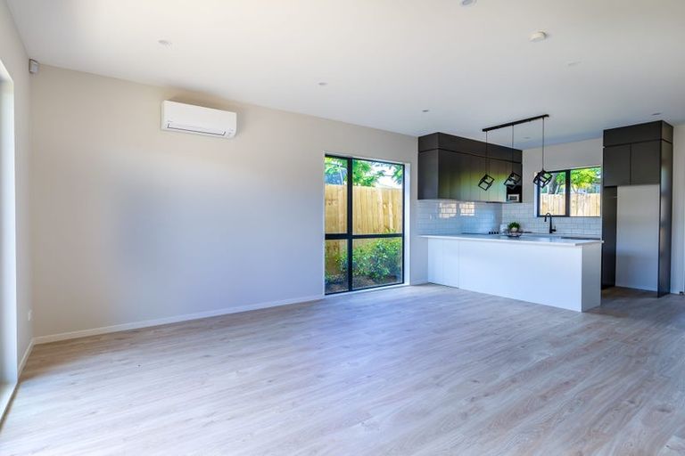 Photo of property in 7/11 Karamu Street, Te Atatu Peninsula, Auckland, 0610