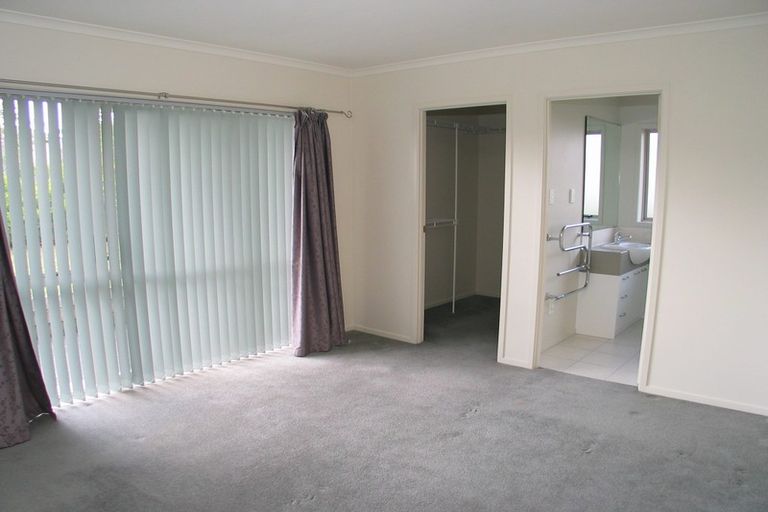 Photo of property in 14 Bibury Avenue, Henderson, Auckland, 0612