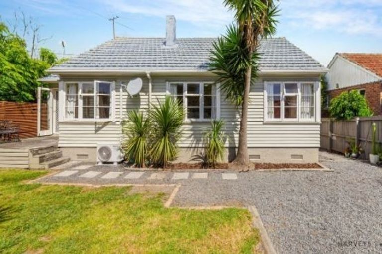 Photo of property in 76 Titirangi Road, New Lynn, Auckland, 0600