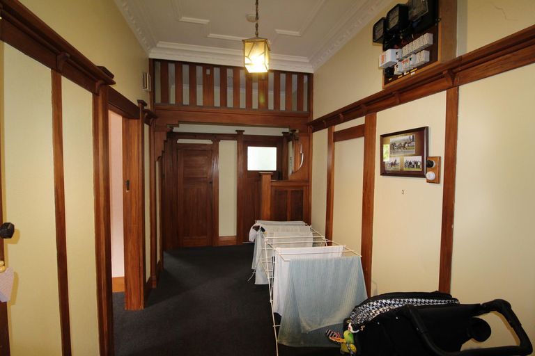 Photo of property in 14 Queen Street, Winton, 9720